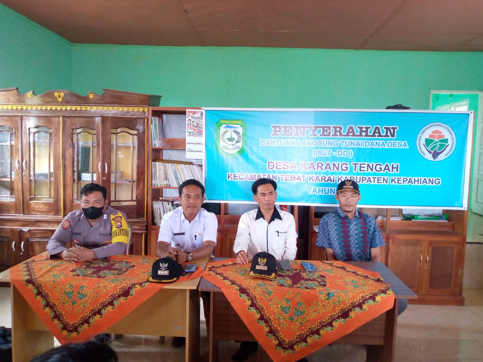 Desa Karang Tengah Salurkan BLT DD