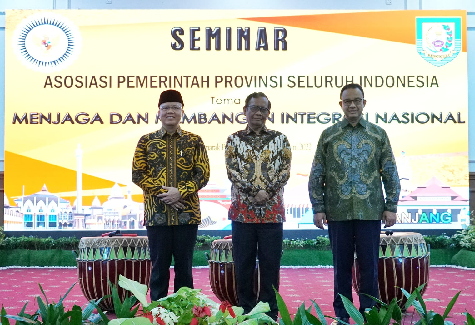 Menko Polhukam Mahfud MD, Gubernur Jakarta Anis Baswedan serta Gubernur Bengkulu Rohidin Mersyah