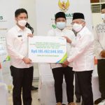 Wapres Serahkan Manfaat Program dan Beasiswa BPJS Ketenagakerjaan senilai Rp2,2 Miliar Kepada Pekerja dan Keluarganya