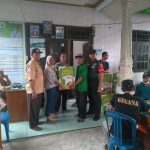 Pemerintah Desa Tanjung Aur II Bagikan Tangki Semprot Ke Masyarakat
