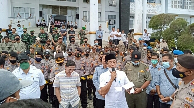 Bupati Mukomuko Melalui Pj Sekda Beri Penjelasan Terkait Aksi Massa KMS